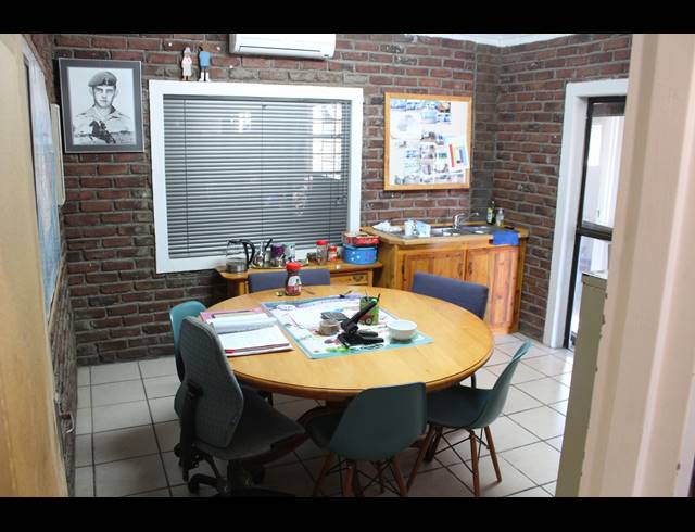 400M² BUILDING FOR SALE IN COLESBERG INDUSTRIAL